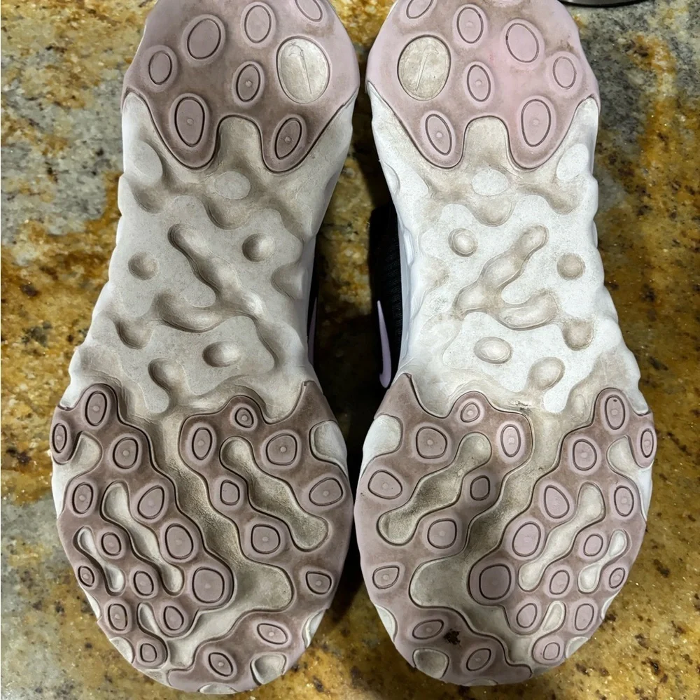 Nike Renew size 9